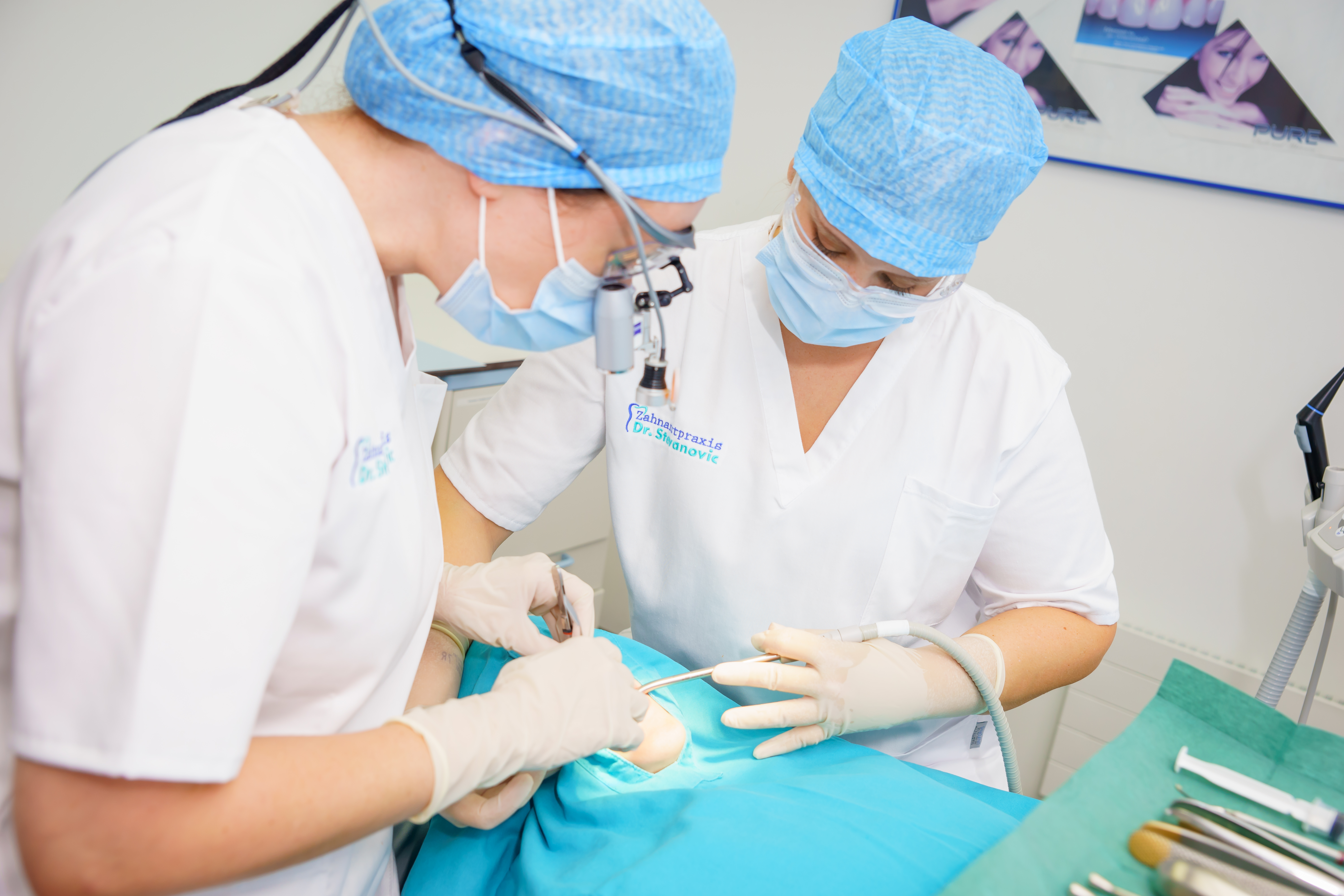 Patient und Zahnarzt im Gespräch