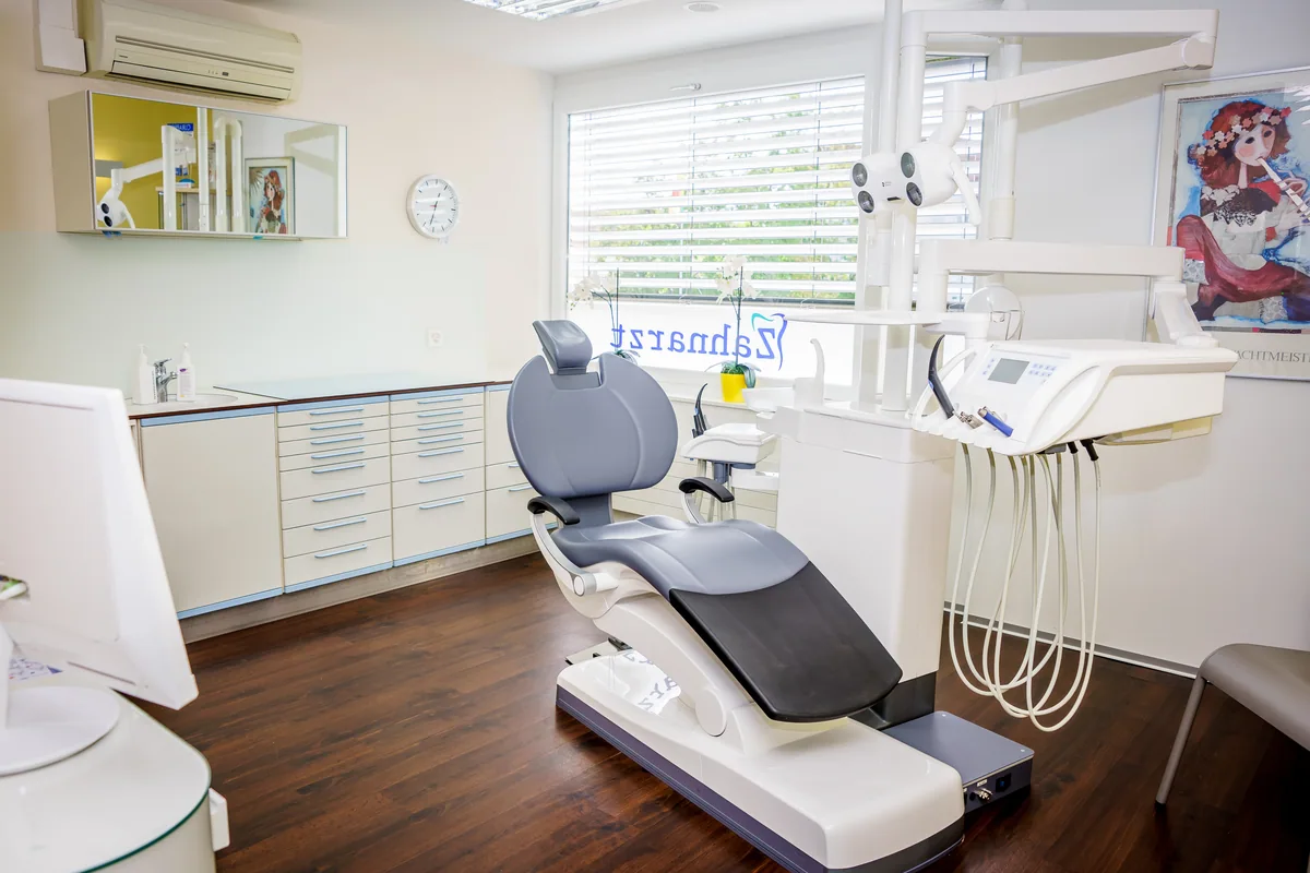 Behandlungszimmer der Zahnarztpraxis Dentheart Dottikon